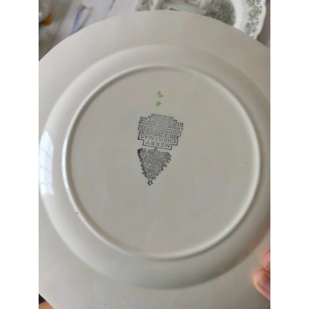 Vintage Johnson bros Xmas merry dinner 10.5 inch plate fireplace tree scene